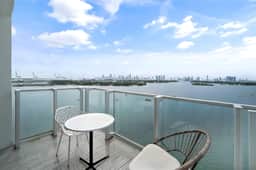 Penthouse Bay View Balcony Suite 2 bedroom/2 bath