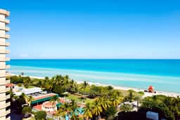 1 Homes 1013 Luxury 1 Resort Suite & Ocean/River Balcony View
