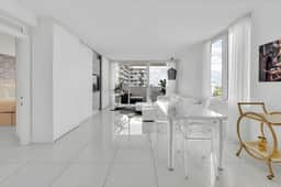1100 West 1102 Deluxe Balcony Suite with Pool, spa, Gym