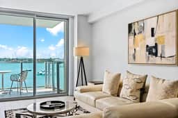 1100 West 410 Bay View Balcony King Suite