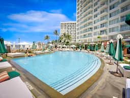 1100 West 1417 Deluxe Suite with Balcony