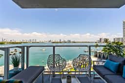 1100 West 522 Bay view Balcony Studio, Gym, Spa, Pool