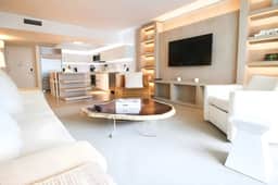 1 Homes 1006 Luxury 1 Resort Suite with Ocean/Pool Balcony view