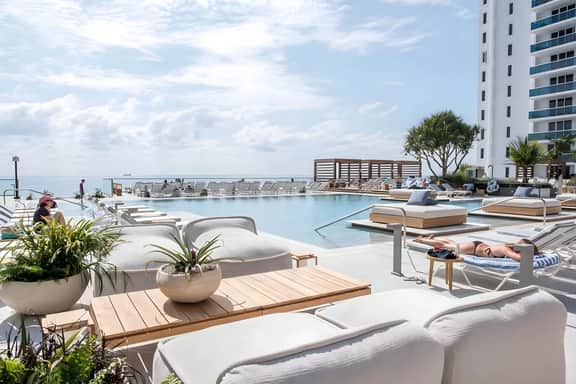 1 Homes 1108 Luxury 1 Resort Suite with Ocean/Pool Balcony 5*