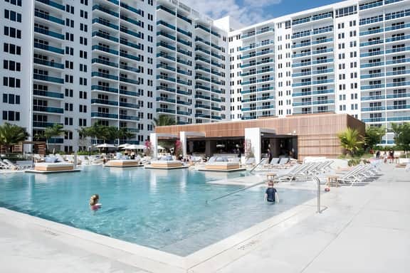 1 Homes 1108 Luxury 1 Resort Suite with Ocean/Pool Balcony 5*