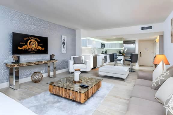 1 Homes 1108 Luxury 1 Resort Suite with Ocean/Pool Balcony 5*