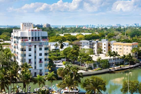 1 Homes 1013 Luxury 1 Resort Suite & Ocean/River Balcony View