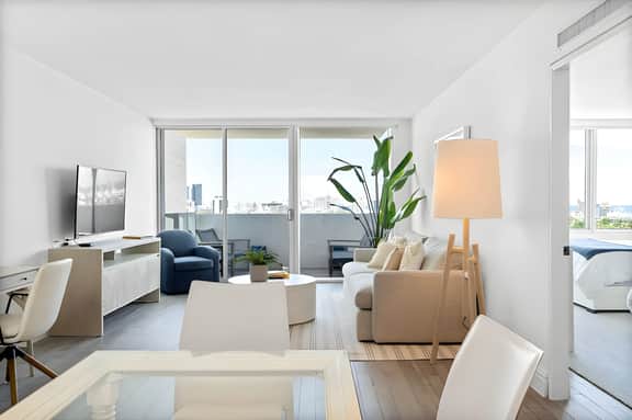 1100 West 1417 Deluxe Suite with Balcony