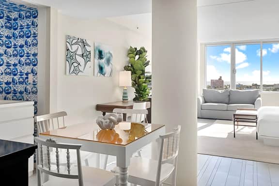 1100 West 1425 Modern City Studio with Ocean view