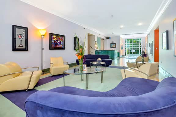 Sham Ocean Ocean Dr Barbizon Studio, Boardwalk, & steps to Nightlife & Beach