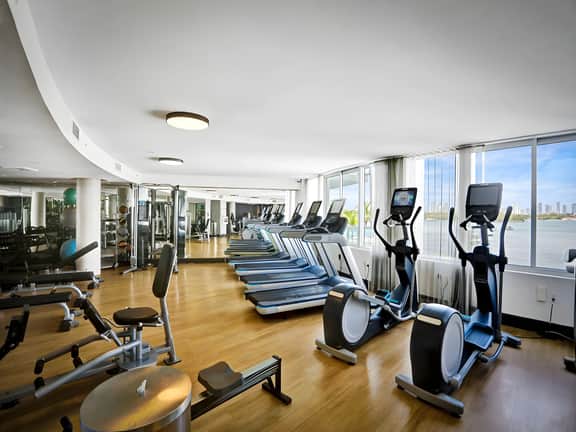 1100 West 427 Grand Suite with Private Balcony, Pool, and Gym