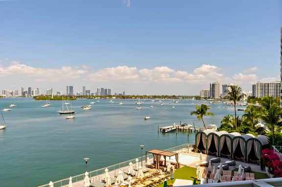 1100 West 522 Bay view Balcony Studio, Gym, Spa, Pool