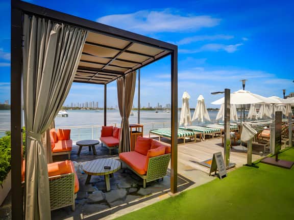 1100 West 726 Luxury Bay View 2 Bedroom 2 Bath Suite & Balcony