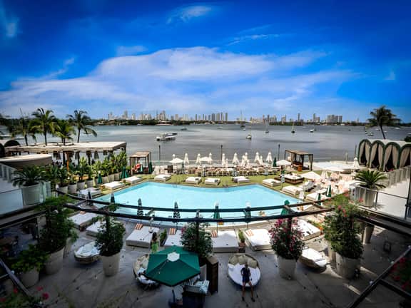 1100 West 522 Bay view Balcony Studio, Gym, Spa, Pool