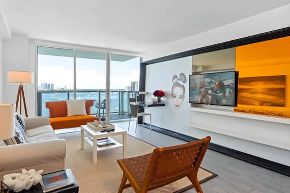 1100 West 920 Bay View Balcony Deluxe Suite