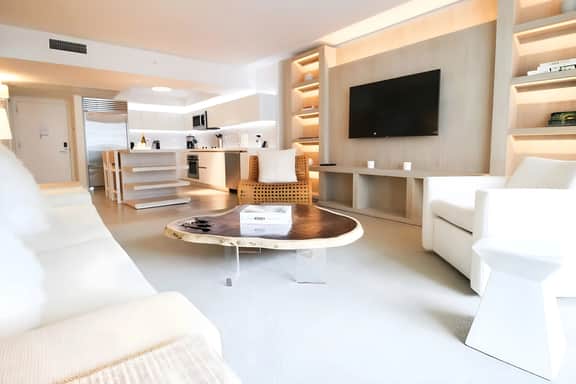 1 Homes 1006 Luxury 1 Resort Suite with Ocean/Pool Balcony view