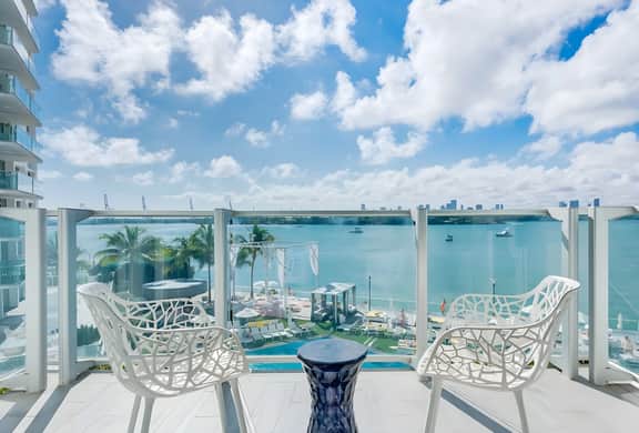 1100 West 920 Bay View Balcony Deluxe Suite