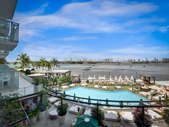 1100 West 1417 Deluxe Suite with Balcony