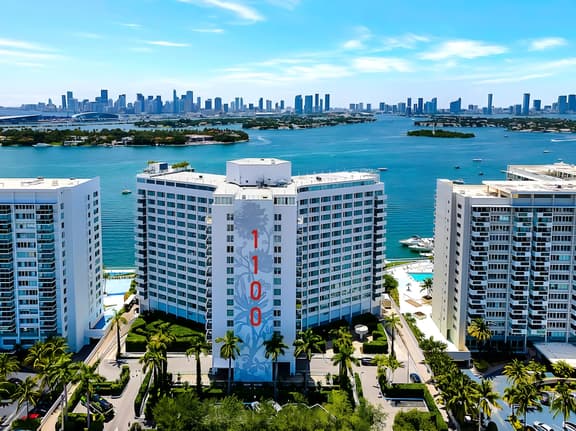 1100 West 1425 Modern City Studio with Ocean view